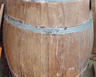 Primitive barrel with metal band