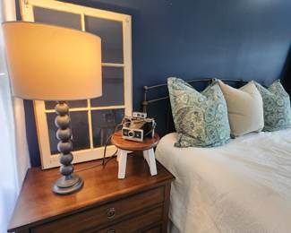 PAIR OF 3-DRAWER NIGHTSTANDS AND PAIR OF LAMPS, KING-SIZE BED