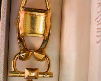 LADIES 18K GOLD GUCCI WATCH
One lady's 18K yellow gold, diamond GUCCI Swiss made wristwatch. Stamped *18K*. The face of the watch features a mother of pearl dial with gold hour and minutes hands. In very good condition.