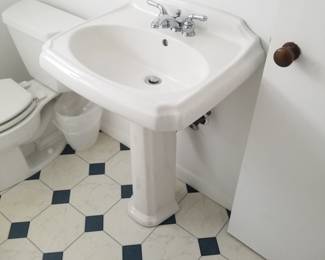 Pedestal sink