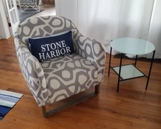 Stylish Fitz chair: Greige Graphic; Adesso glass top accent table