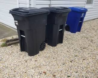 Trash & recycling cans