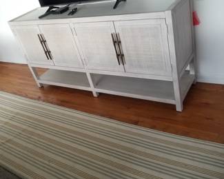 Elegant sideboard/buffet/entertainment console by Universal. Top quality. 