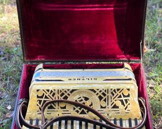 Giltner Accordian