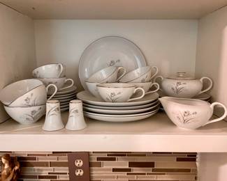 Creative "Royal Elegance" Fine China 