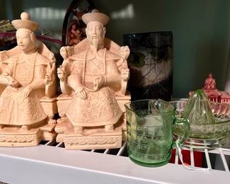 Japanese statues NORLEANS, Kellogg's green uranium measuring cup, green glass juicer (large)