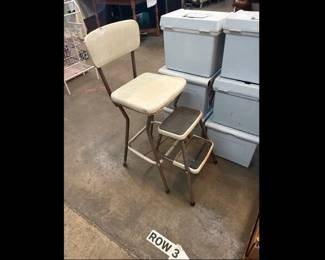 VINTAGE STEP STOOL