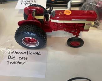 INTERNATIONAL DIE CAST TRACTOR TOY