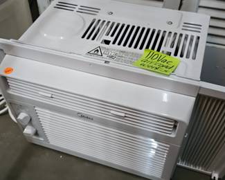 WINDOW AIR CONDITIONER