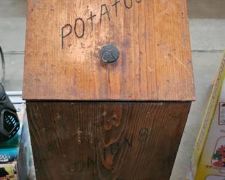 WOODEN POTATO KEEPER