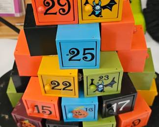 MONSTER MADNESS HALLOWEEN CALENDAR