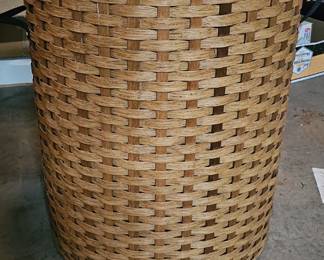 LARGE BASKET / HAMPER