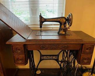 Singer Sewing Machine with supplies
