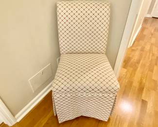 Armless chair