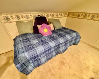 Trundle bed with mattresses