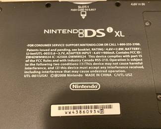 BLUE Nintendo DSXL with charger