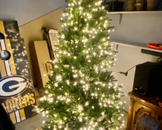 Steins Starry lite 1250 LED Norway spruce prelit tree with remote and box! So simple to put together took like 2 min if that!