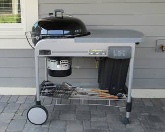 Weber grill with cover. In excellent shape (next to new)