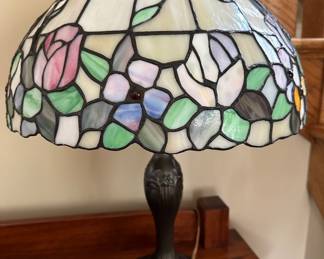 stained glass lamp 23.5" h