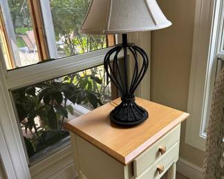 Ethan Allen side table 18"w x 15" d x 25" t