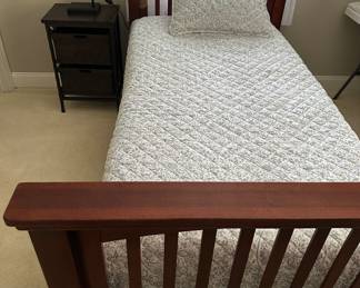 Twin Beautyrest Georgetown Plush mattress in like-new condition