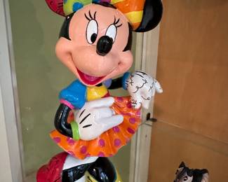Minnie Mouse statue by Britto