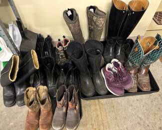 Assorted boots including Petrie riding boots men's size 10.5, women's fleece lined Uggs size 9, and Ariat boots 
