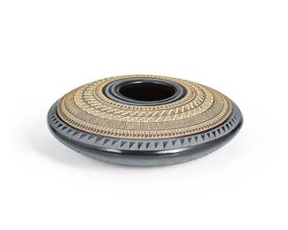 1018
Marvin Blackmore (B. 20th Century)
A polychrome carved seed pot, late 20th/early 21st century
Etched signature to underside: Blackmore
The tri-color pot with all-over sgraffito geometric, kiva step, and feather motifs on burnished black ground, the underside featuring a hummingbird
1.625" H x 5.325" Dia.
Estimate: $400 - $600