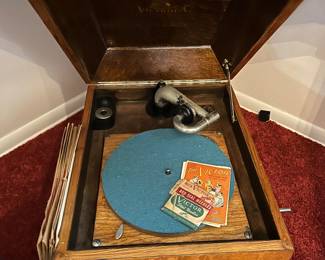 Antique Victor Victrola
