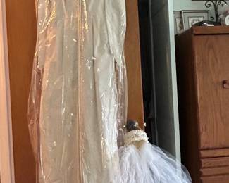 vintage wedding gown and veil