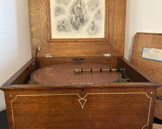 Antique REGINA MUSIC BOX CO & Metal Discs