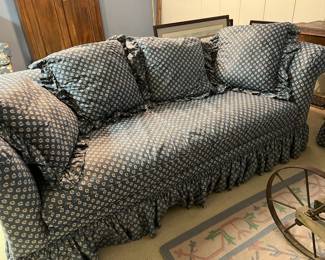 Country blue stuffed sofa & 4 pillows
