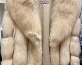 KOSLOWS WHITE FOX STOLE.  LOVE THIS!