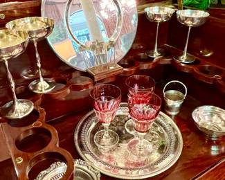 PLENTY OF ROOM FOR BOTTLES.