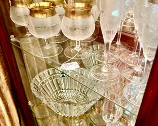 GIVEN TO ELIZABETH II AS A WEDDING PRESENT!  MOSER'S "SPLENDID" CRYSTAL WITH 24K HAND DECORATED RIMS.