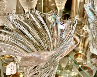 VANNES CRYSTAL VASE.