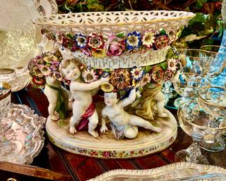 SHIERHOLZ DAUPHIN LARGE FLORAL HOLDER.  IN FANTASTIC CONDITION.