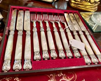 FUN SET OF MOTHER OF PEARL FLATWARE.