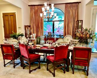 PACKED FULL DINING ROOM!