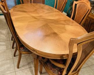 Vintage MCM Dining Table and Chairs w/Leafs.