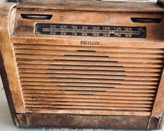 Vintage 1946 Philco Rolltop Radio.