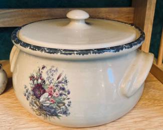 Home and Garden 2 Qt. Covered Casserole.