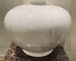 Large Vintage McCoy Pottery 452 Bauhaus Design Ivory Vase.