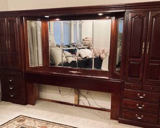 Mirrored King/Queen Headboard Wall Unit. All Lights work. Top Condition. Wood with lots of Storage.