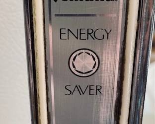 Amana Energy Saver Refrigerator/Freezer. Clean-Works!
