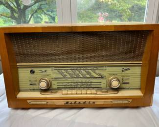 Rare 1956-57 Graetz Melodia M418 Tube Radio