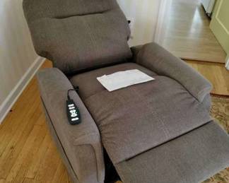 Brand New Raymour & Flanigan Power Lift Recliner With Heat & Massage - $1320 Retail