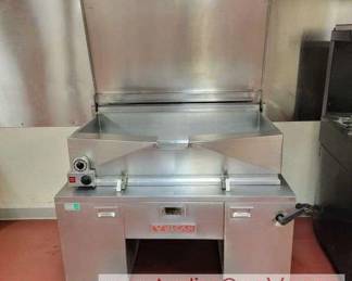 Vulcan E400 Tilt Top Skillet Braising Pan