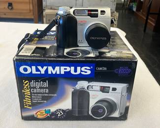 Olympus C2000 Zoom Camera