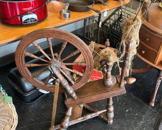 Wooden Spinning Wheel 